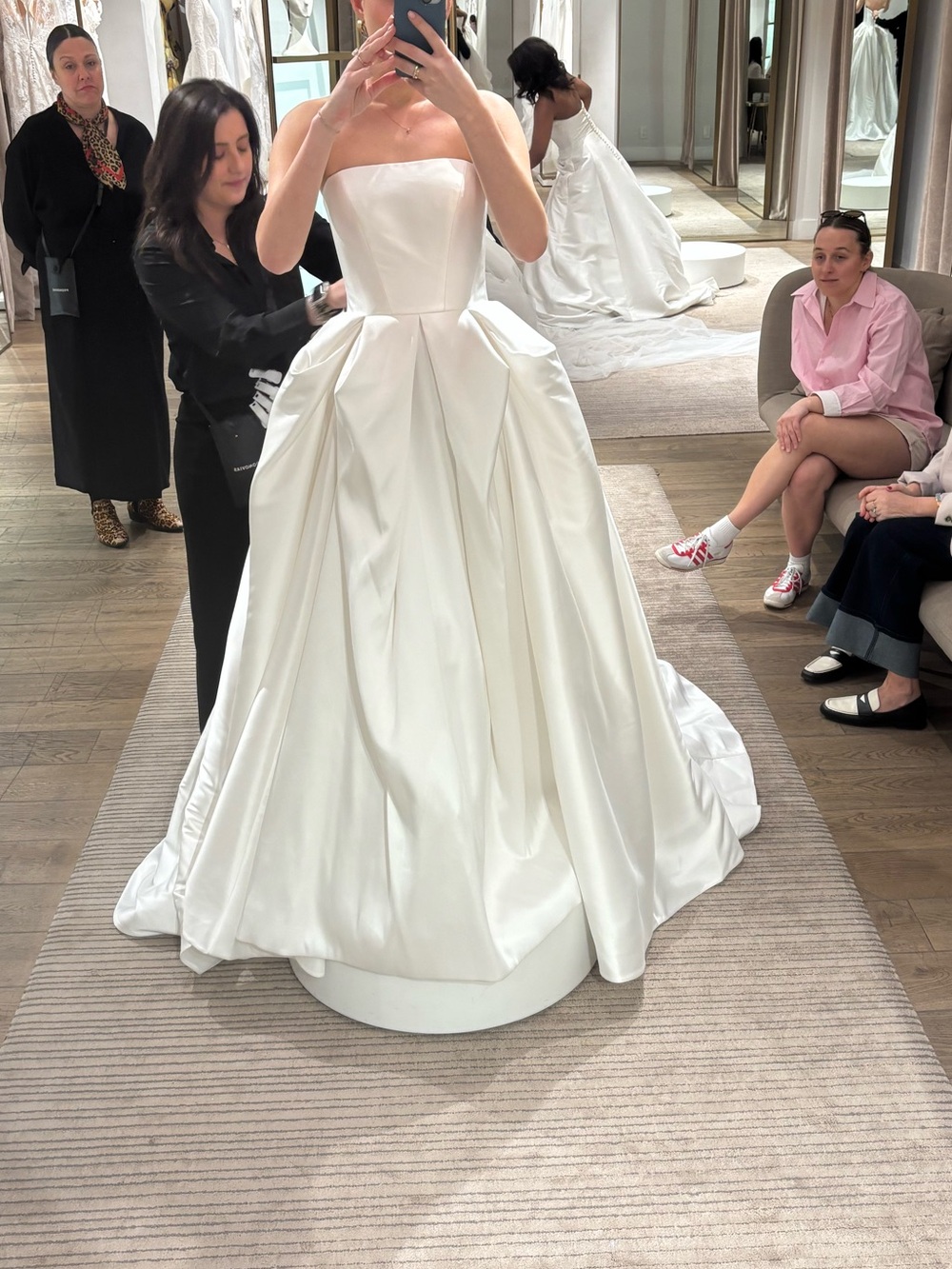 Vera Wang Elegant White Strapless Ball Gown Dress - Picture 3 of 6